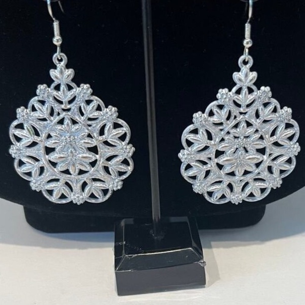 NEW White and Silver Whimsical Snowflake Filigree Design Pierced Earrings